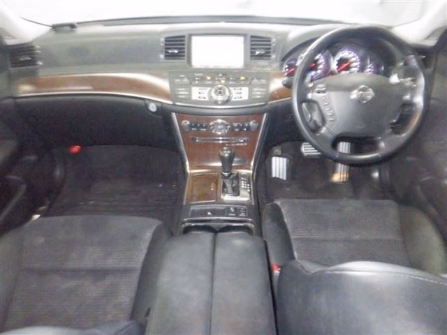 NISSAN FUGA