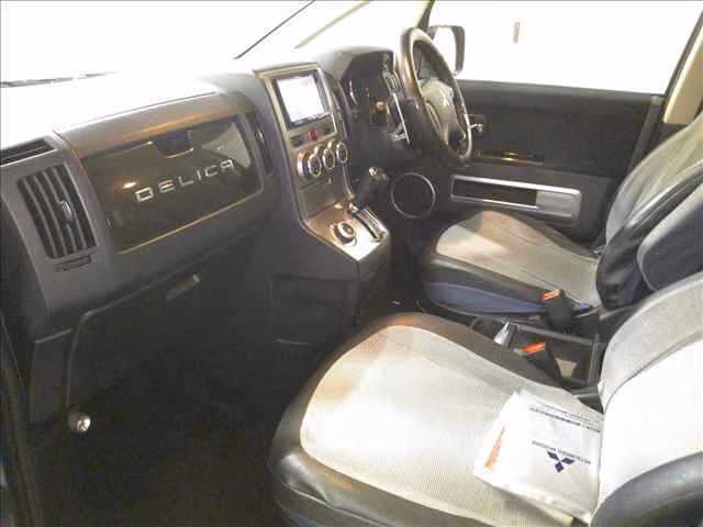 MITSUBISHI DELICA D:5