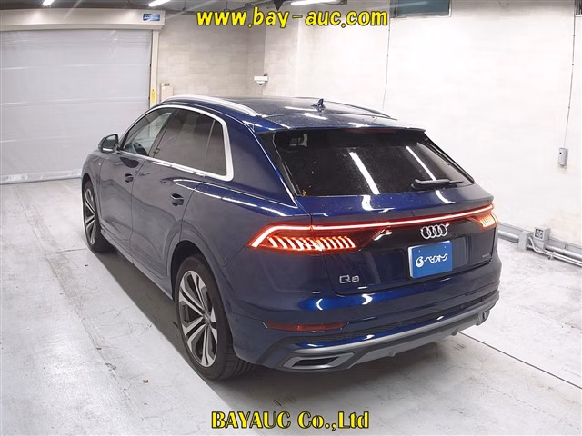 AUDI Q8