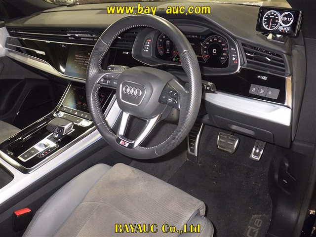 AUDI Q8