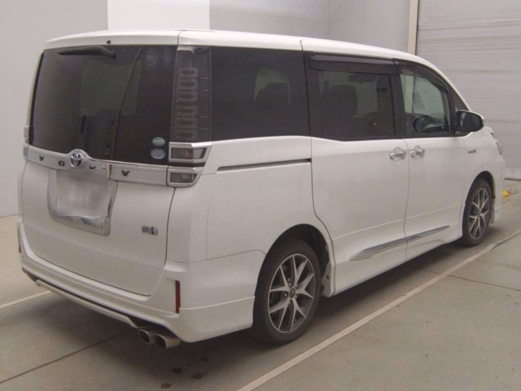 TOYOTA VOXY