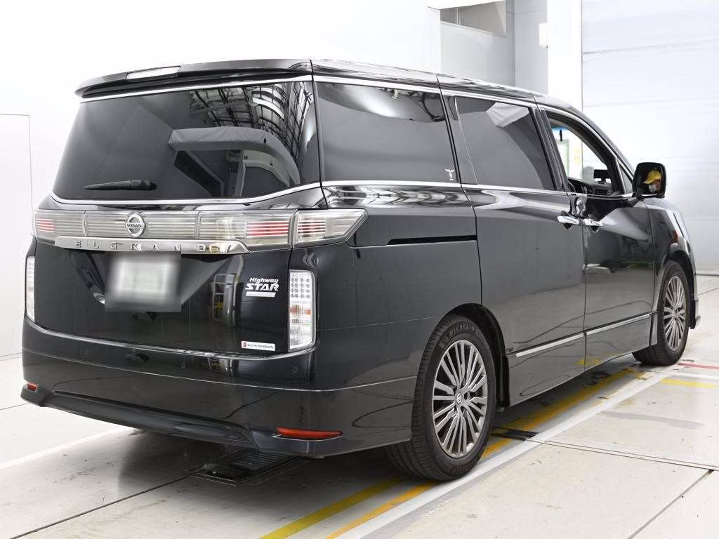 NISSAN ELGRAND