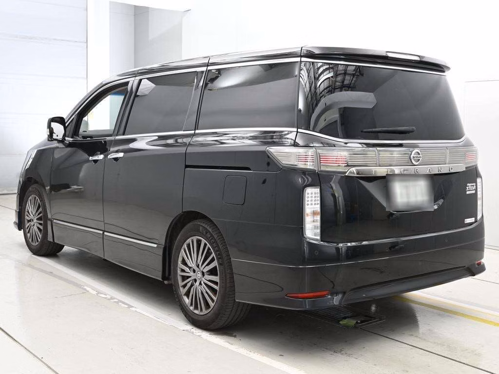 NISSAN ELGRAND