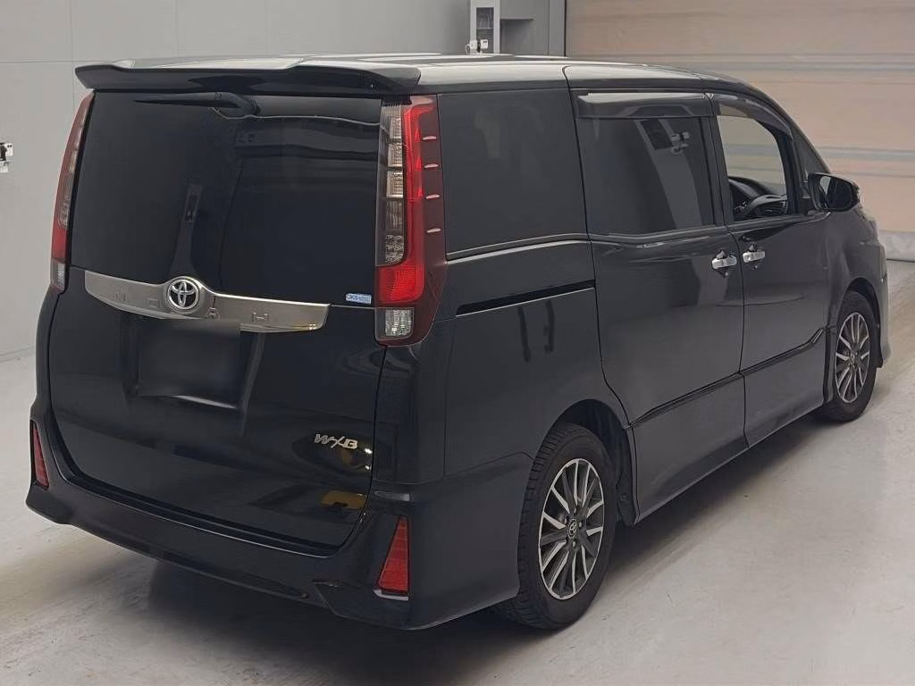 TOYOTA NOAH