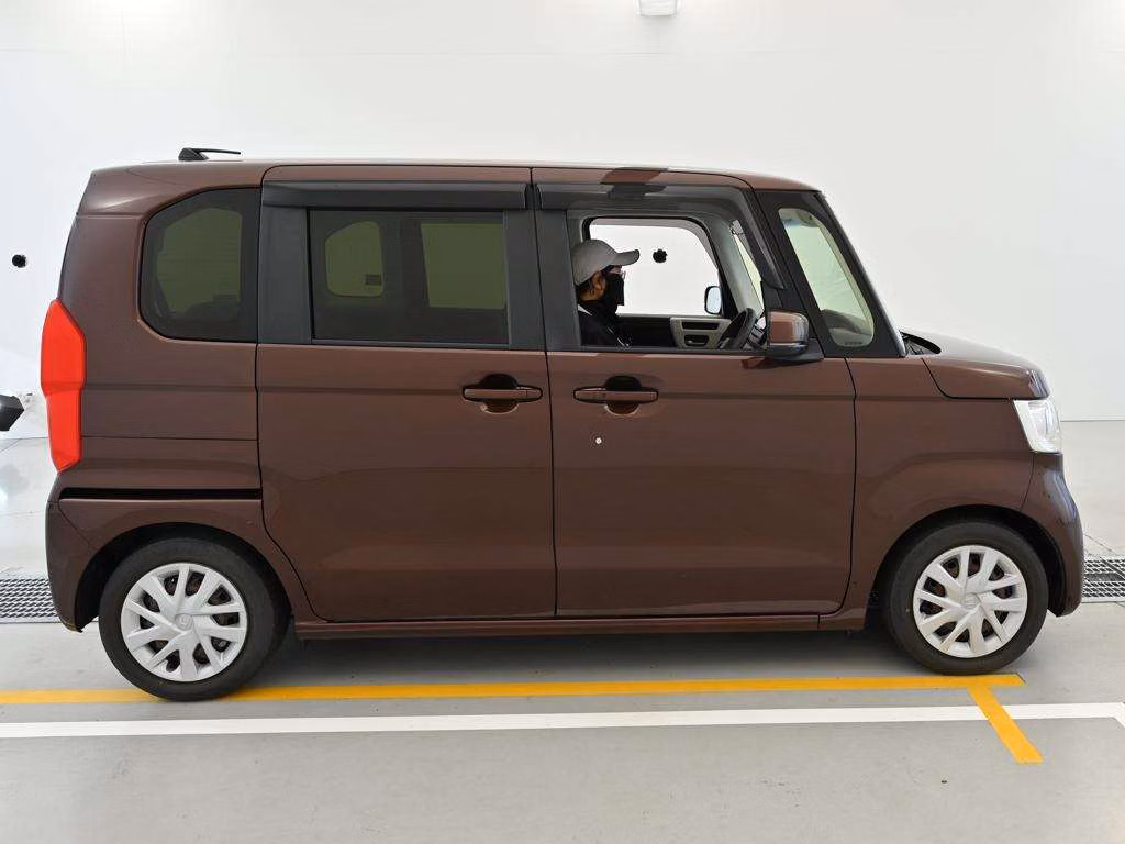 HONDA N-BOX