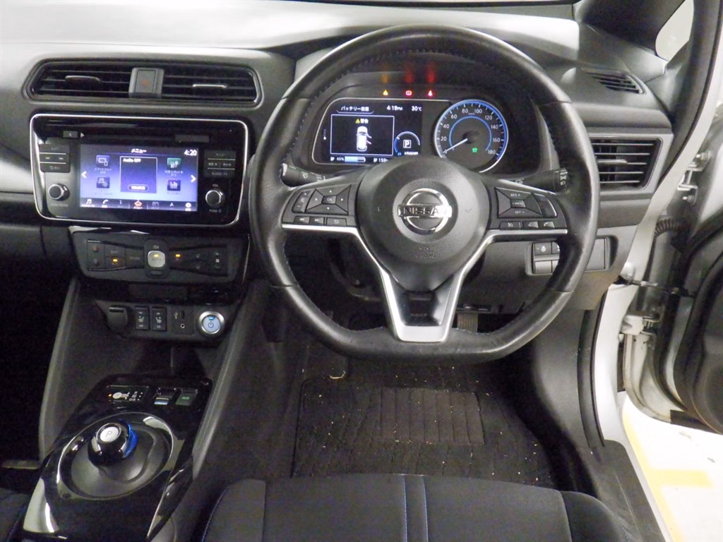 NISSAN LEAF
