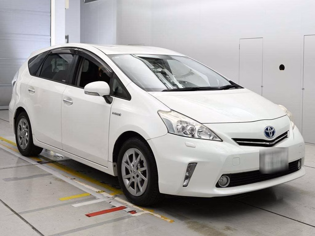 TOYOTA PRIUS ALPHA