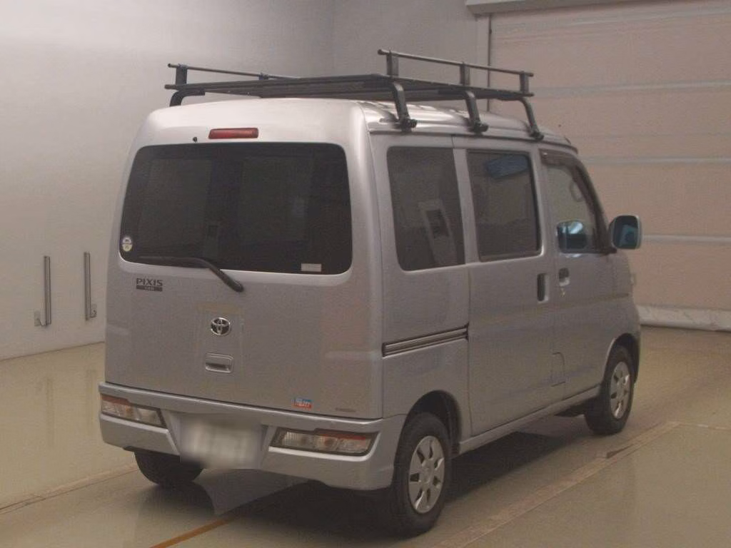 TOYOTA PIXIS VAN