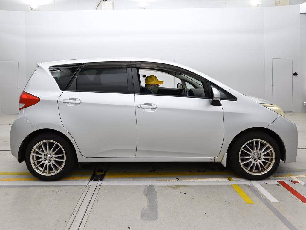 SUBARU TREZIA