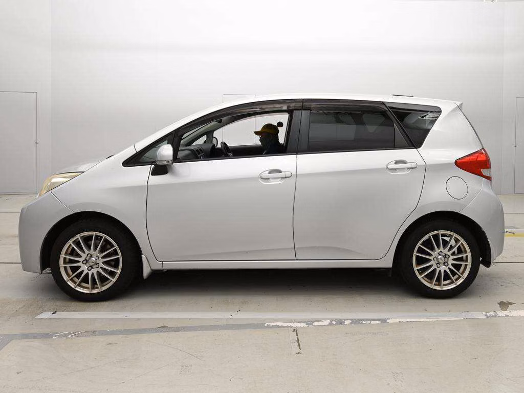 SUBARU TREZIA
