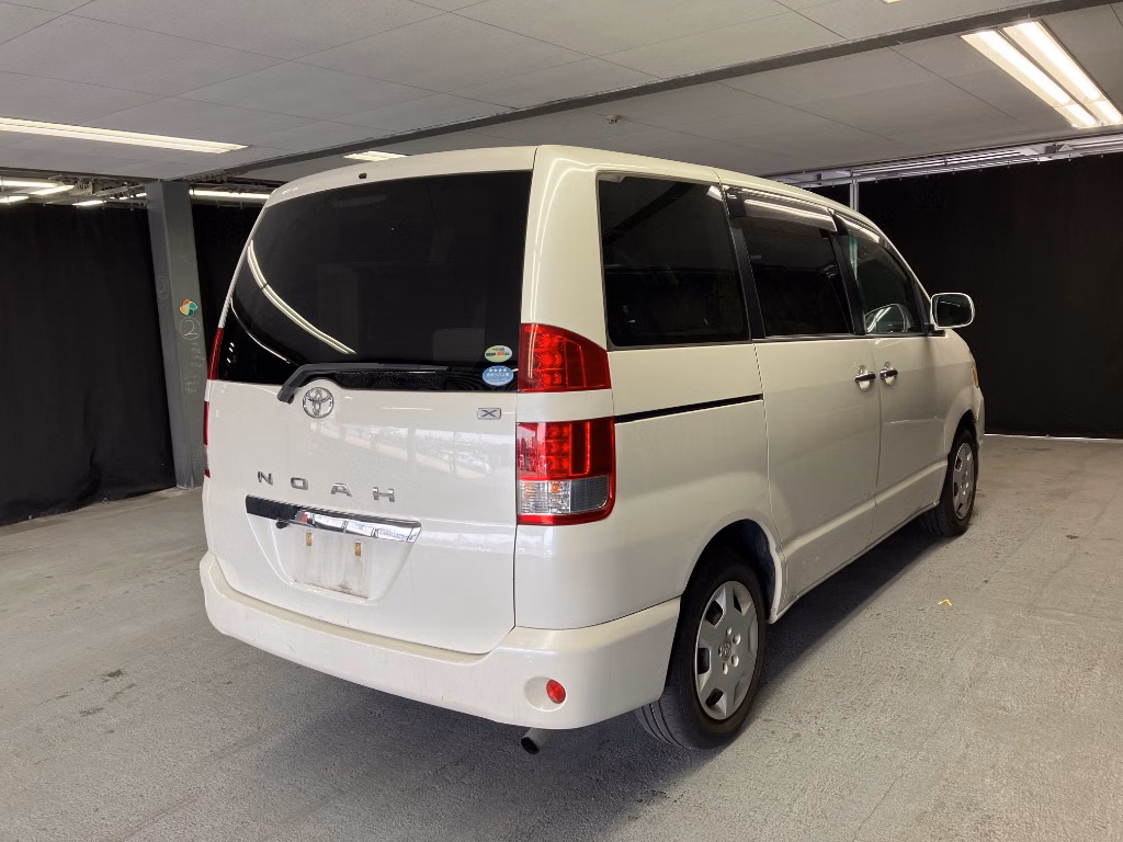 TOYOTA NOAH
