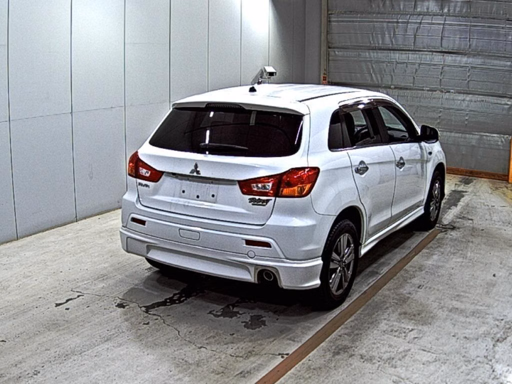 MITSUBISHI RVR