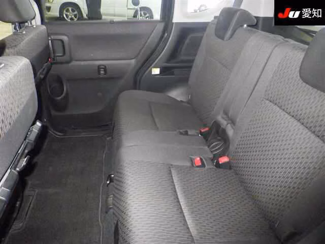 MITSUBISHI DELICA D:2