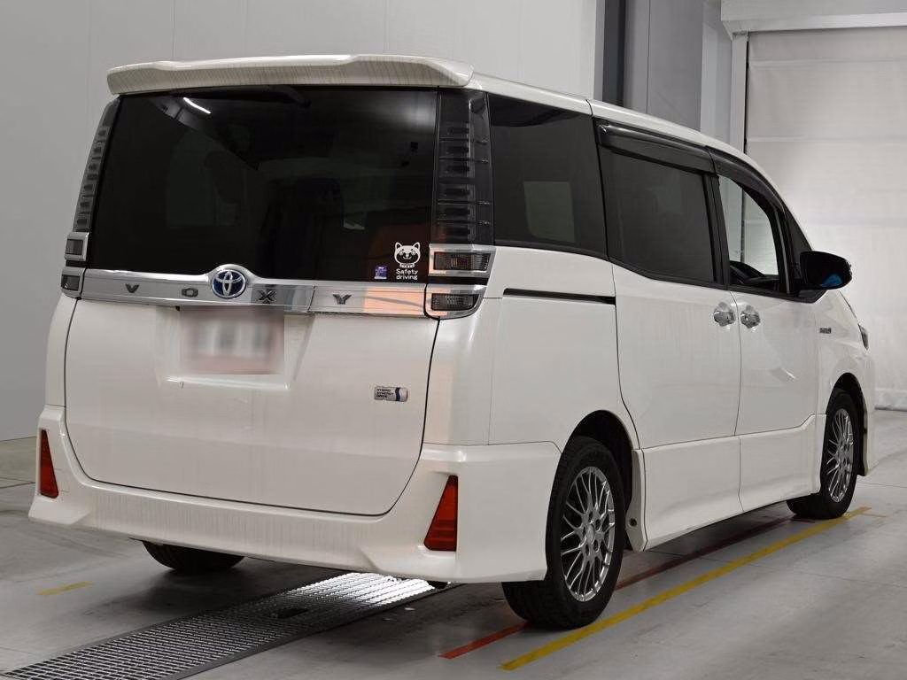 TOYOTA VOXY