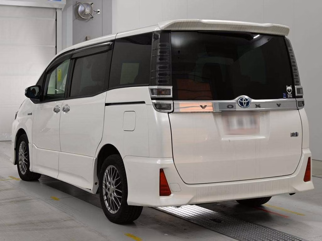 TOYOTA VOXY