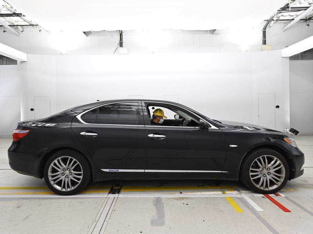 LEXUS LS600H