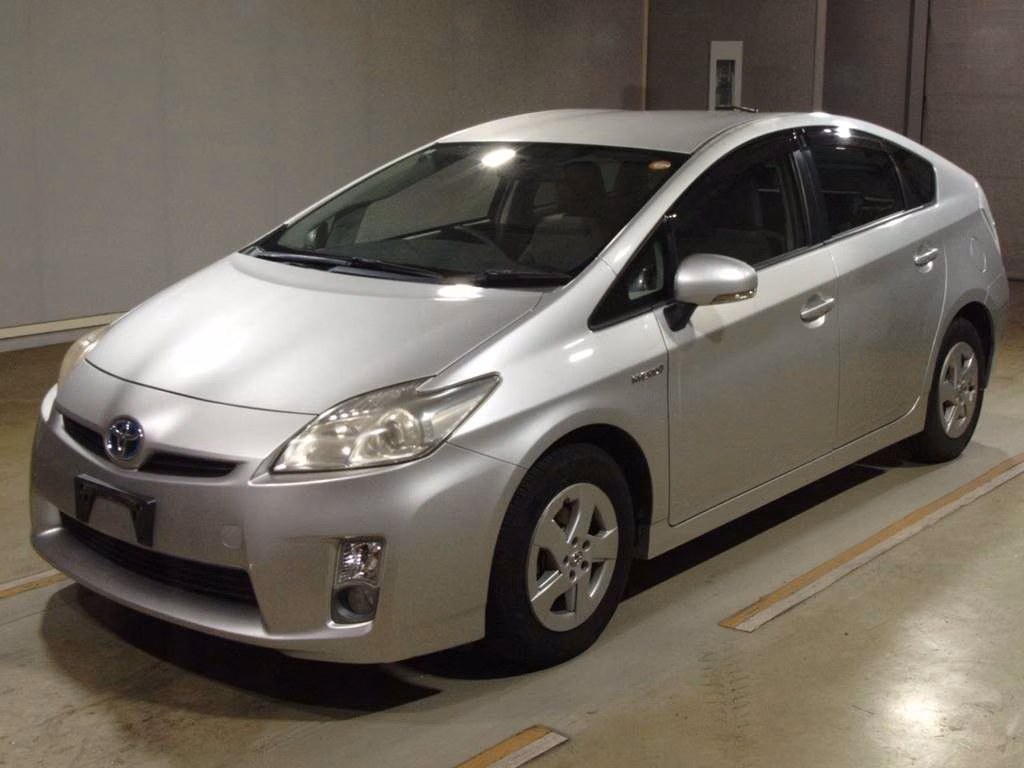 TOYOTA PRIUS