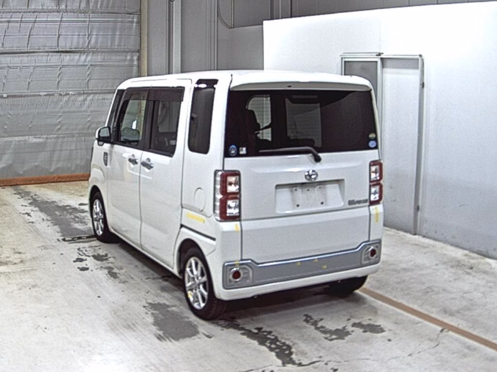 DAIHATSU WAKE