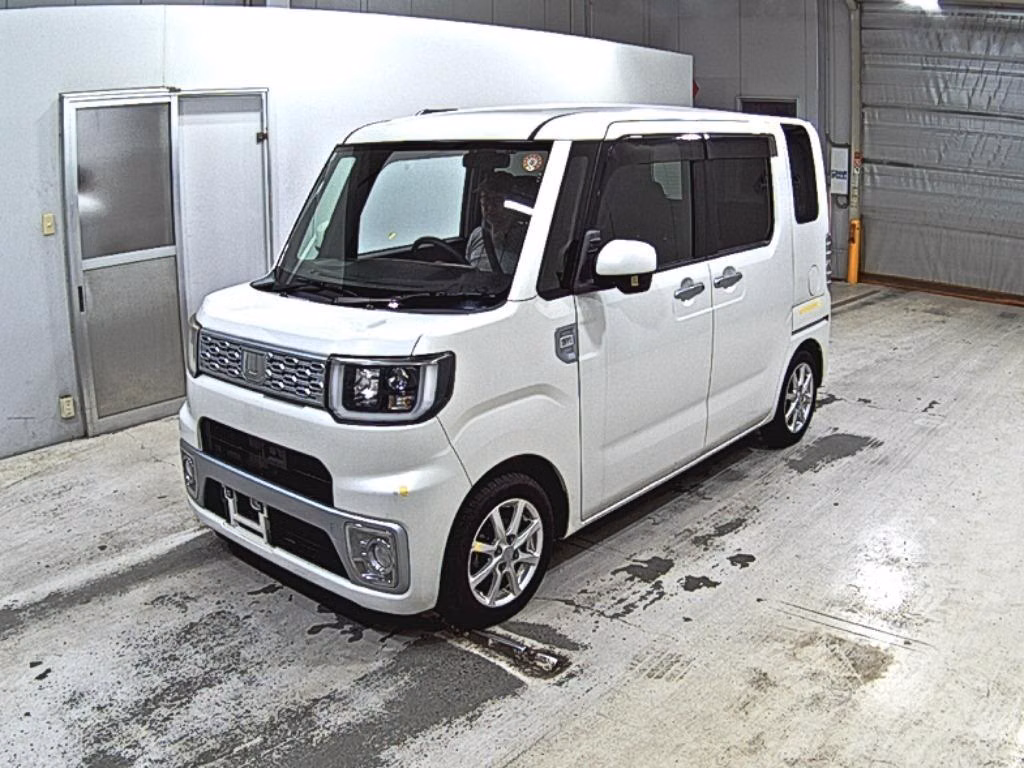DAIHATSU WAKE