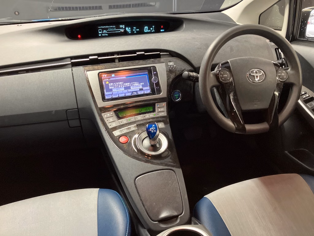 TOYOTA PRIUS