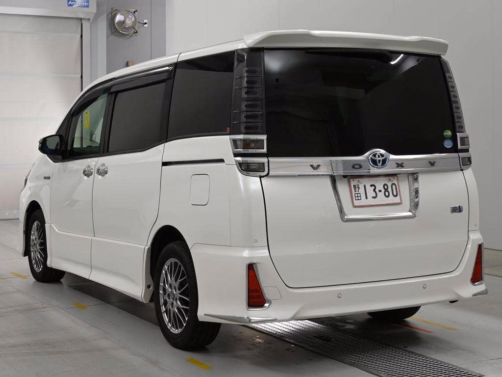 TOYOTA VOXY