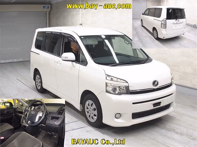 TOYOTA VOXY