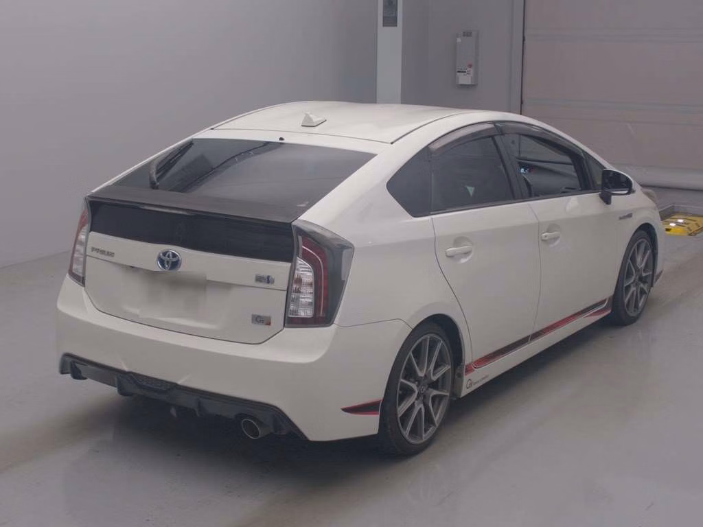 TOYOTA PRIUS