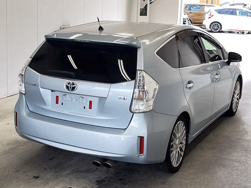 TOYOTA PRIUS ALPHA