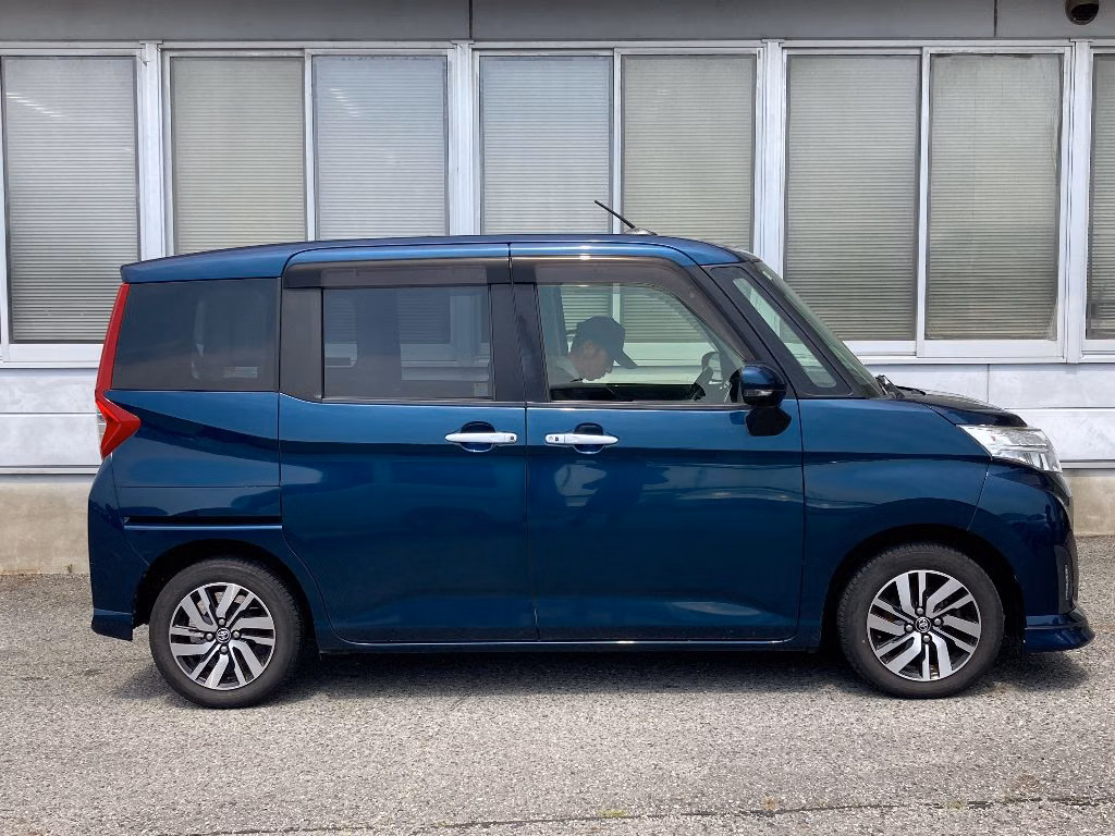 TOYOTA ROOMY