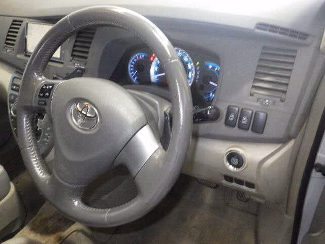 TOYOTA ISIS