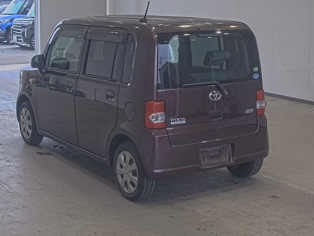 TOYOTA PIXIS SPACE