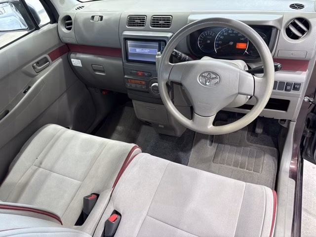 TOYOTA PIXIS SPACE
