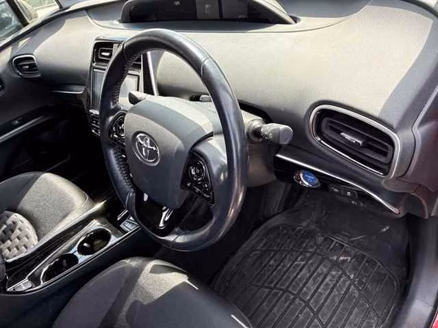 TOYOTA PRIUS PHV