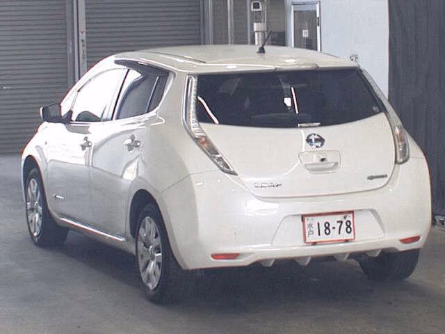 NISSAN LEAF