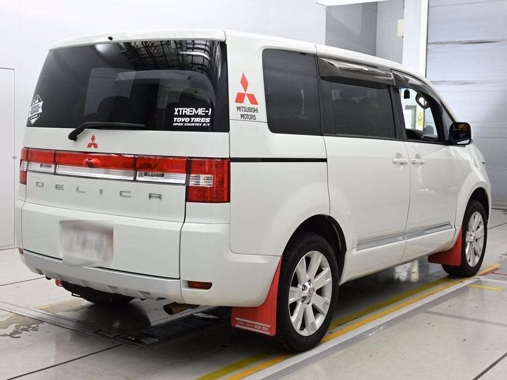 MITSUBISHI DELICA D:5