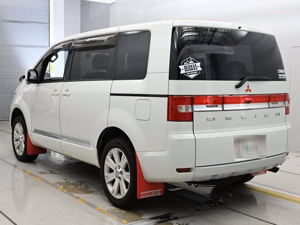 MITSUBISHI DELICA D:5
