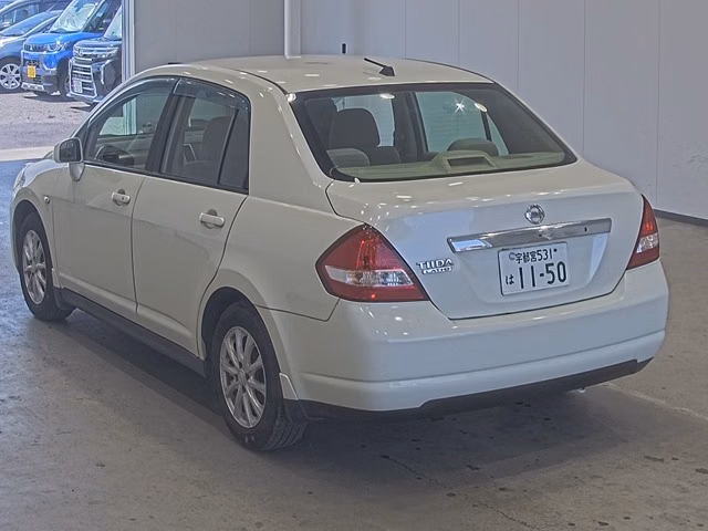 NISSAN TIIDA LATIO