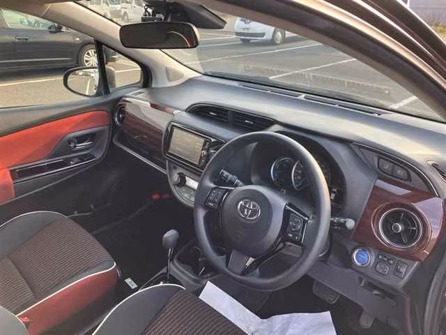 TOYOTA VITZ