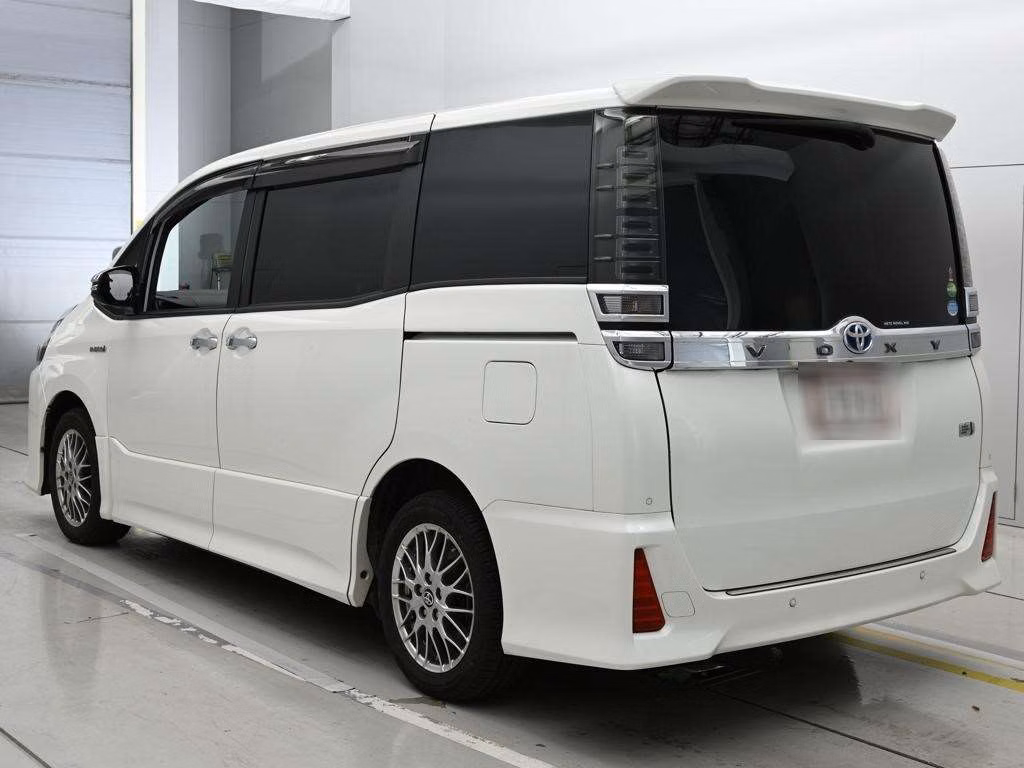 TOYOTA VOXY