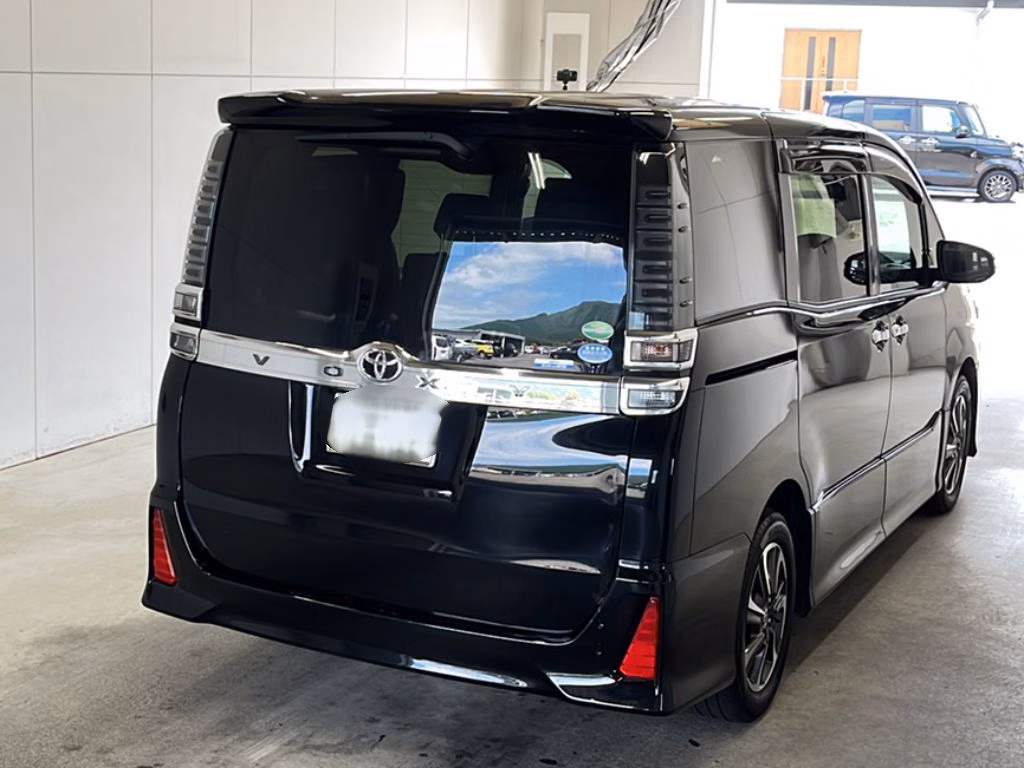 TOYOTA VOXY