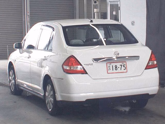 NISSAN TIIDA LATIO