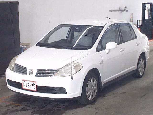 NISSAN TIIDA LATIO