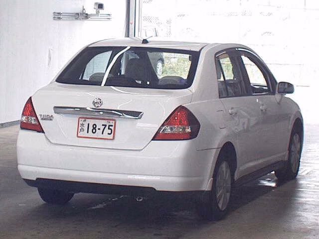 NISSAN TIIDA LATIO