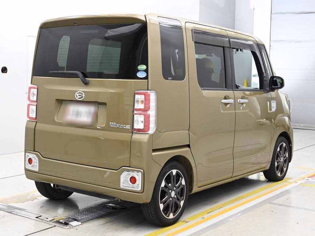DAIHATSU WAKE