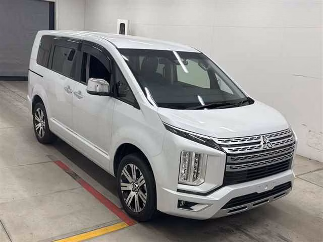 MITSUBISHI DELICA D:5