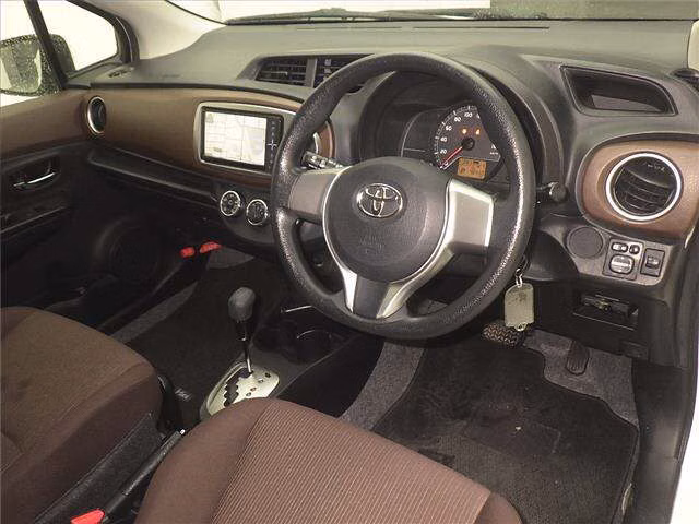 TOYOTA VITZ