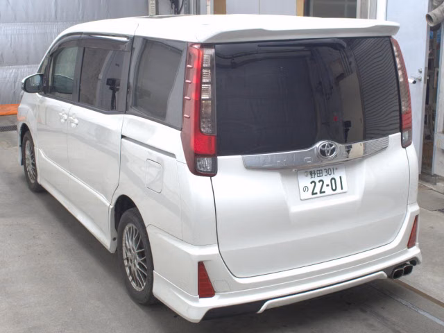 TOYOTA NOAH