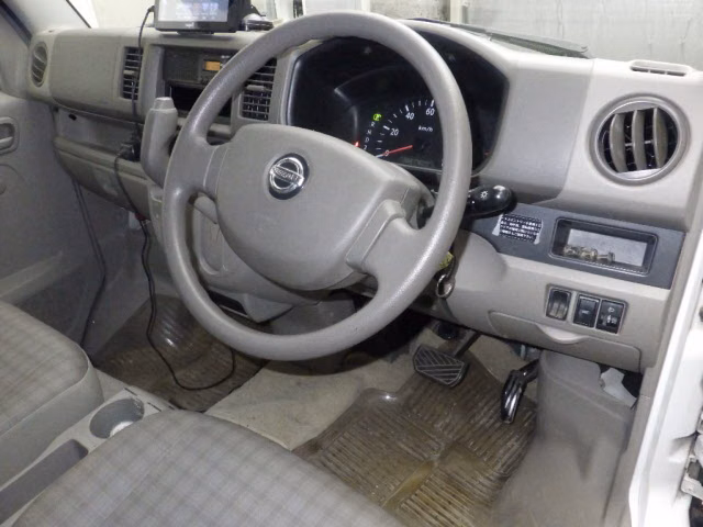 NISSAN NV100 CLIPPER