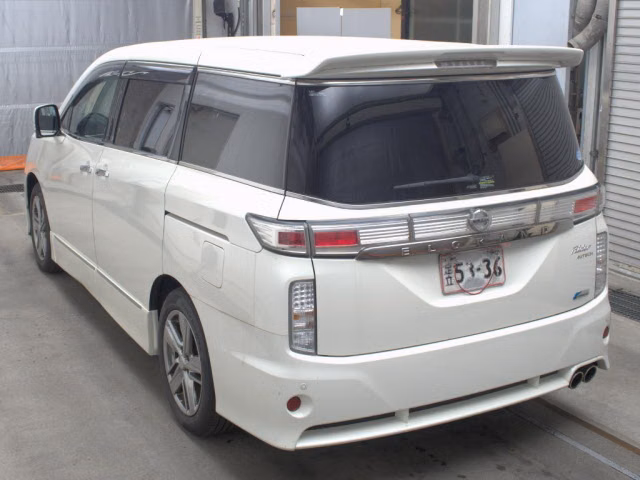 NISSAN ELGRAND