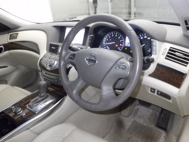 NISSAN FUGA